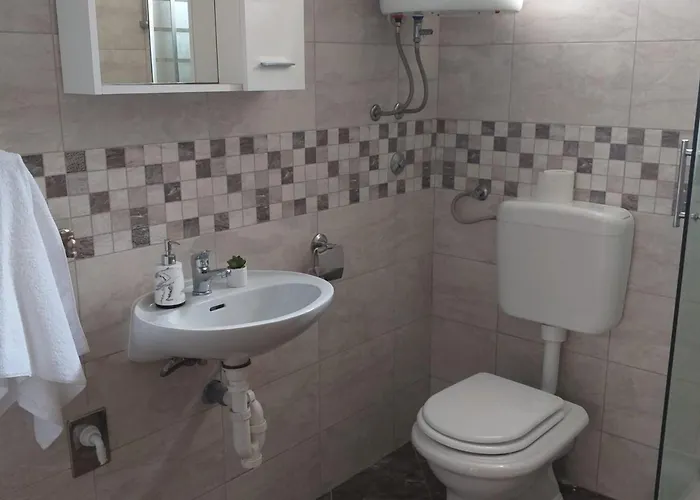 Apartman House With Pool And Sea View