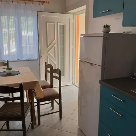 House With Pool And Sea View 아파트