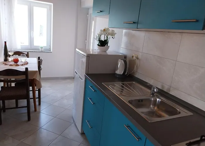 House With Pool And Sea View Metajna